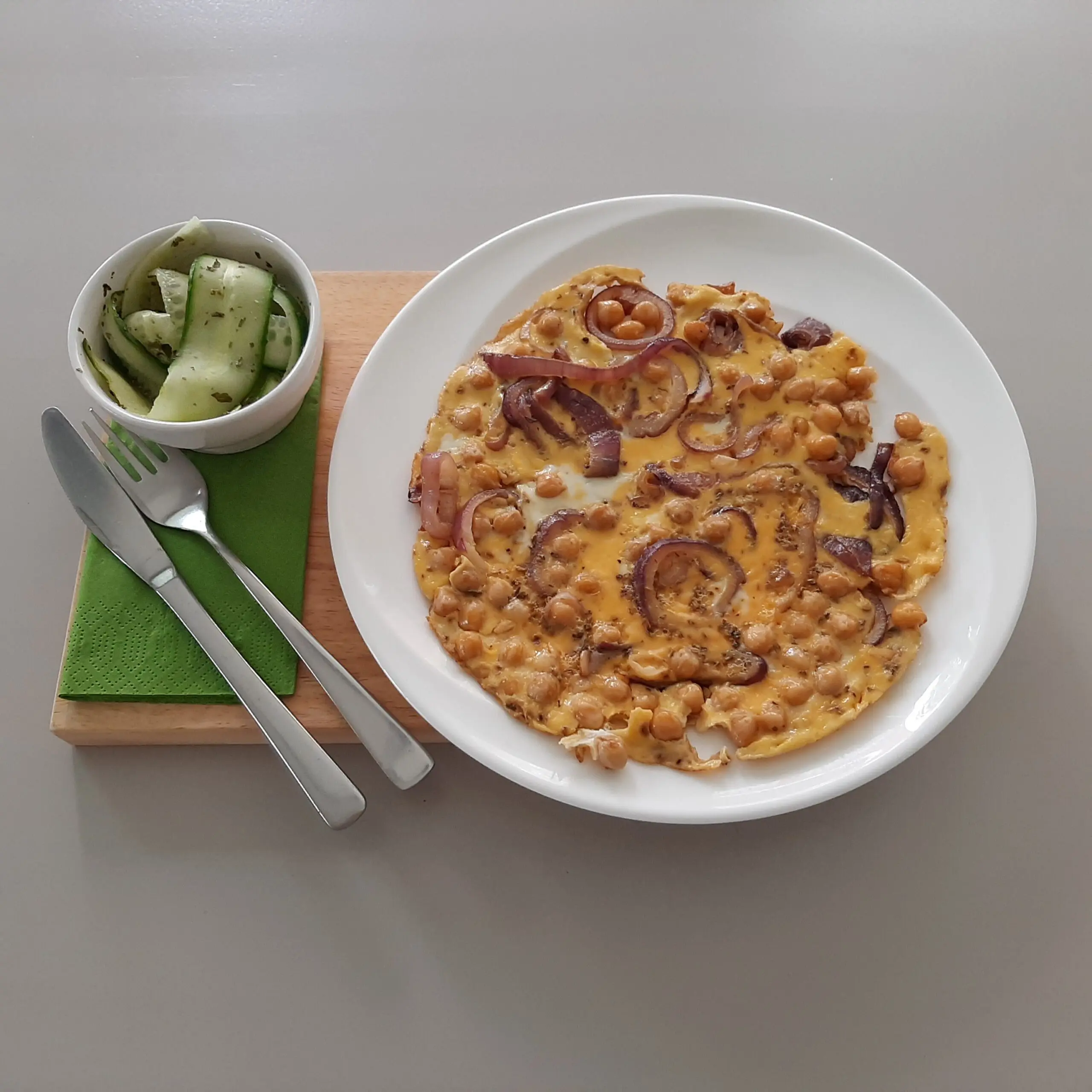 Tortilla met ui en kikkererwten